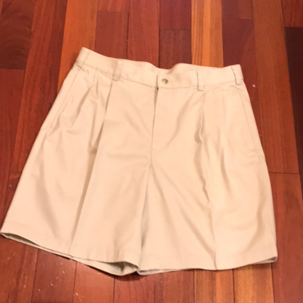 Men’s tan shorts. Pleated front. JoS A Banks. 34